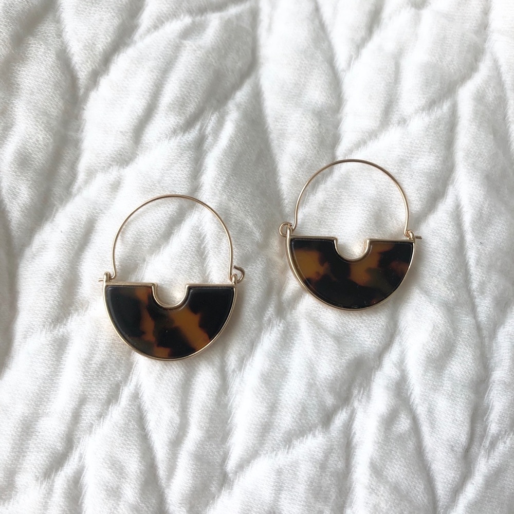Halogen Tortious Shell earrings